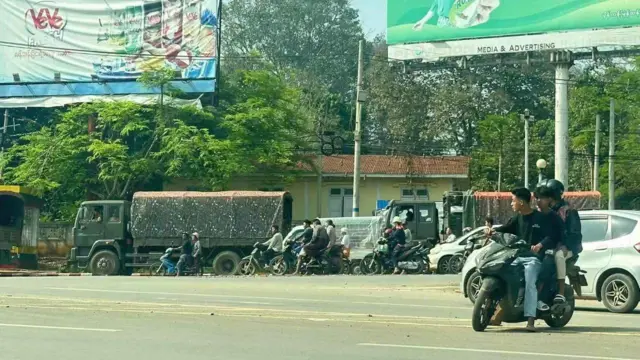 လားရှိုးမြို့ပေါ်ကိုပြန်လည်ဝင်ရောက်လာတဲ့ စစ်ကောင်စီတပ်ဖွဲ့ဝင်တွေ 