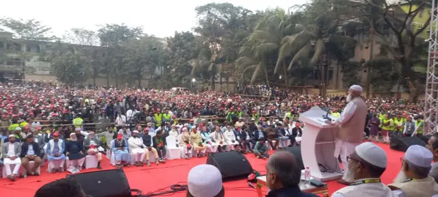 ঢাকায় জামায়াতে ইসলামীর সমাবেশে বক্তব্য রাখছেন দলটির আমীর 