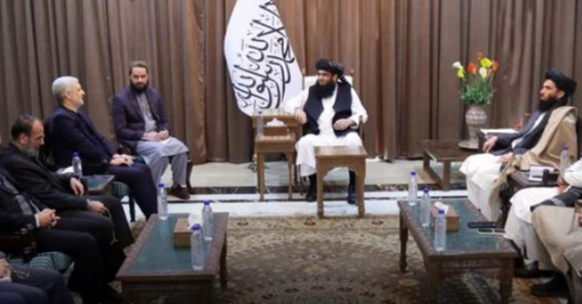 محمد عبدالکبیر، معاون سیاسی نخست وزیر طالبان در دیدار با حسن کاظمی قمی: هدف داعش به عنوان دشمن مشترک، ناامن‌سازی منطقه و کشتن افراد بی‌گناه است