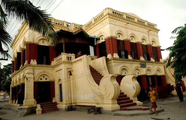 ဦးကျော်မိသားစု ဆောက်လှူတဲ့ မစိုးရိမ်ကျောင်းတိုက်