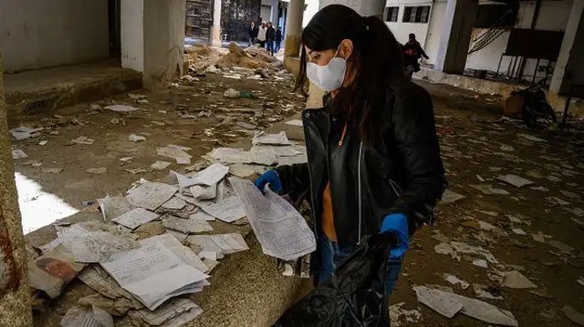 ਬੀਬੀਸੀ ਪੱਤਰਕਾਰ ਅਲੈਕਸ ਫਿਲੀਪਸ ਅਤੇ ਸੈਬੇਸਟੇਨ ਅਸ਼ਰ ਦੀ ਰਿਪੋਰਟ ਦੇ ਮੁਤਾਬਕ, ਕਈ ਲੋਕਾਂ ਨੂੰ ਨਹੀਂ ਪਤਾ ਕਿ ਇਸ ਜੇਲ੍ਹ ਵਿੱਚ ਬੰਦ ਕੈਦੀ ਜਿਉਂਦੇ ਹਨ ਜਾਂ ਮਾਰ ਦਿੱਤੇ ਗਏ ਹਨ