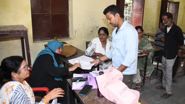 தேர்தல் ஆணையம், சிறப்பு தீவிர திருத்தம், தமிழ்நாடு, வாக்காளர் பட்டியல் திருத்தம்