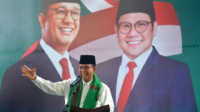 Bakal calon presiden Anies Rasyid Baswedan menyampaikan sambutan saat mengunjungi Pondok Pesantren Nurul Islam, Sumbersari, Jember, Jawa Timur, Kamis (28/9/2023). 