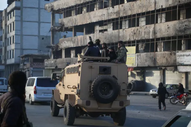 عناصر من هيئة تحرير الشام في حمص