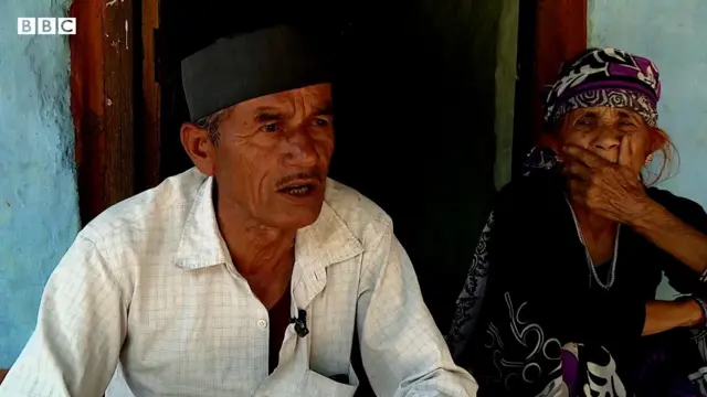 করবেট লাগোয়া মোহান গ্রামের বাসিন্দা আনন্দ সিং বিস্ত ও তার মা বাসন্তী দেবী