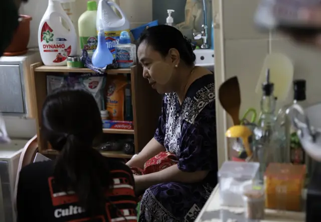 ဇာတ်ဝင်ခန်းထဲက အမေနဲ့ သမီး 