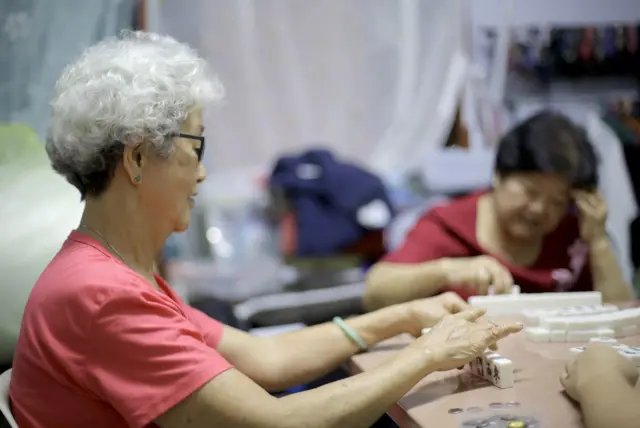 सय वर्ष उमेर पार गरेका महिला