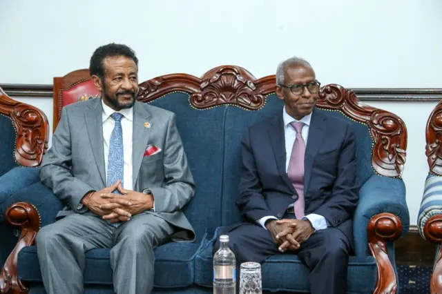 በየነ ርእሶም (ጸጋም) ምስ የማነ ገብረመስል ኣብ ቤተመንግስቲ ኬንያ