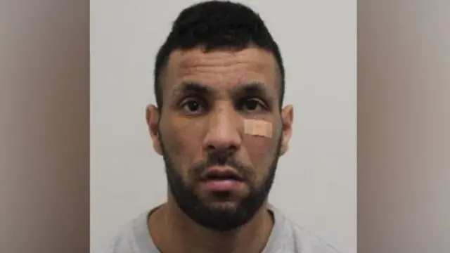 Foto de la policía de Enzo Conticello.