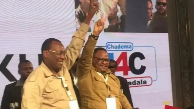 Viongozi wakuu wa Chadema Freeman Mbowe (kushoto) na Tundu Lissu