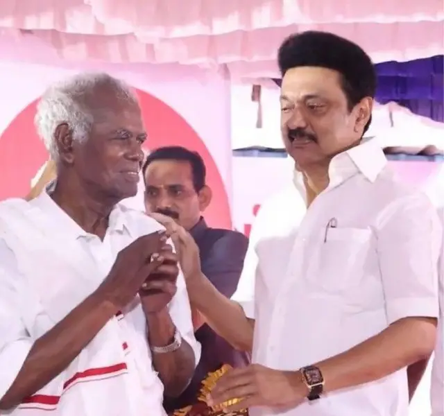 முதலமைச்சர் மு.க. ஸ்டாலினுடன் நல்லகண்ணு 