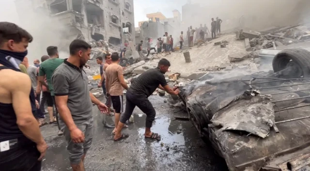 Adnan a échappé au bombardement de son marché local à Jabalia d'environ 10 minutes