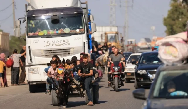 Des dizaines de milliers de personnes ont fui le nord de Gaza après qu'Israël leur a ordonné d'évacuer