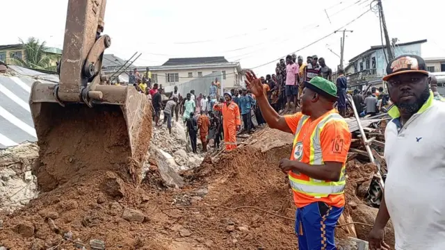 Dem dey use heavy equipment to help wit di rescue