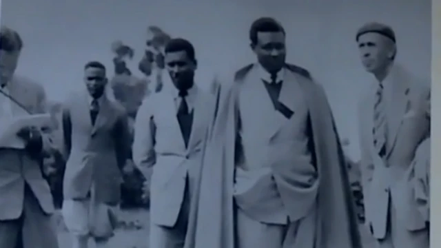 Garasuu Dhukii wayita Iluu Abbaa Booraa bulchaa turanitti ijaarsa pirojeektotaaf faranjoota waliin yeroo dhagaa bu'uraa kaa'an