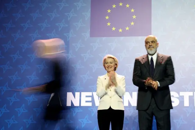 Fon der Lajen i Edi Rama tapšu