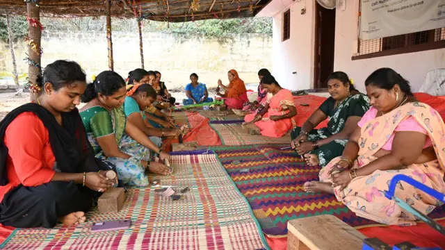 వీణల తయారీ శిక్షణ కేంద్రం