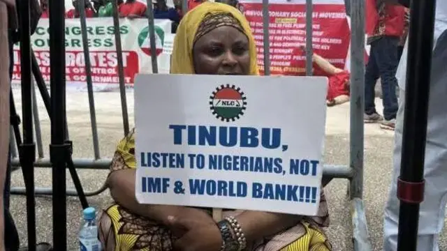 Nwaanyi so eme nzogbu nzogbu