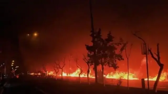 Скріншот з відео пожежі на вулиці Тегерана, верифікованого BBC