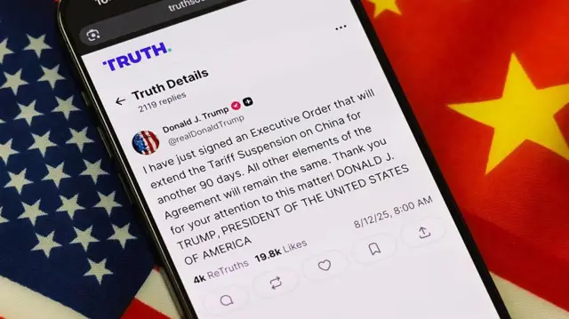 8月12日，特朗普在“真相社交”网站上发布帖子，宣布将对华加征关税的暂停期再延长90天。
