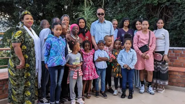 Gareen ijoollee fi warra isaanii kanneen gara mana barumsaa akka deeman maallaqaan gargaaraman garee Namoota sanyii walmakaa addunyaa gargaaraman