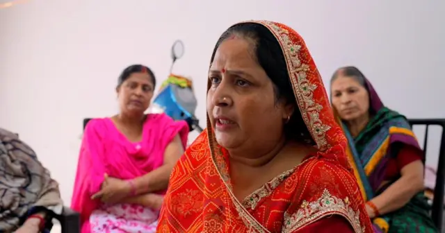 मंदिर के पास ही रहने वाली संतोष शर्मा कहती हैं कि कोई भी मुआवज़ा उनके होने वाले नुक़सान की भरपाई नहीं कर सकता है