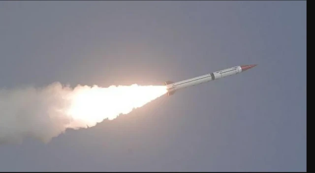 Pakistan oo tijaabisay gantaal riddada dhexe ee xambaara nukliyeerka 