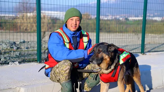 Дәстүрлі емес жыныстық қатынас Жалаңаш жағажайдағы порно (HD бейне)