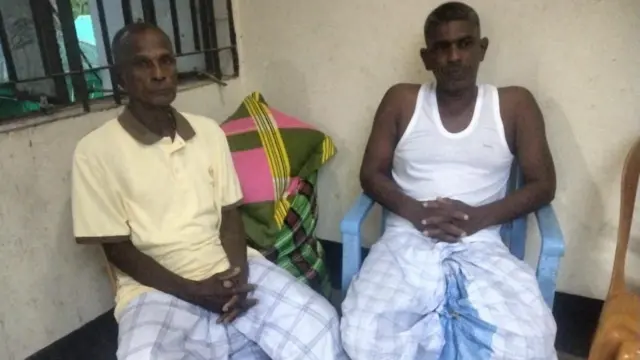 সাগরে উদ্ধার হওয়া দুইজন শ্রীলঙ্কান নাগরিক এস এইচ চামিন্দা ও তাঁর ছেলে সাউন্ডা হান্নাদিগিপিয়াওয়াটিং
