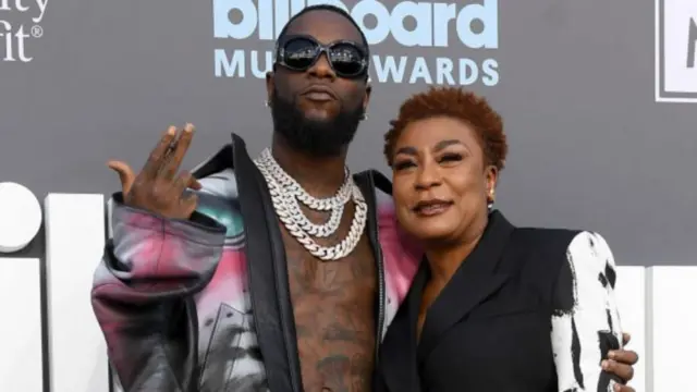 Burna Boy na Mama ya bụ Bose Ogulu