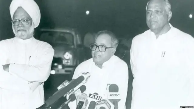 शरद पवार, मनमोहन सिंग, प्रणव मुखर्जी.