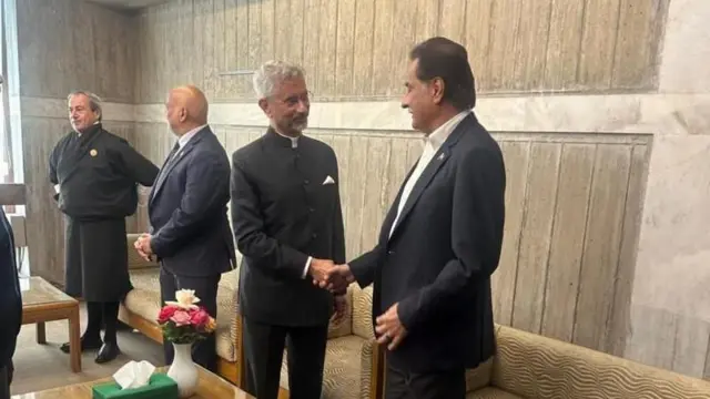  பாகிஸ்தான்
