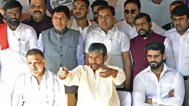 एलजेपी में टूट के बाद चिराग पासवान लगातार ज़मीन पर सक्रिय रहे और एलजेपी के वोट को अपने पक्ष में दिखाने में सफल रहे.