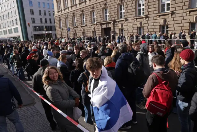 Очередь к избирательному участку в Берлине 