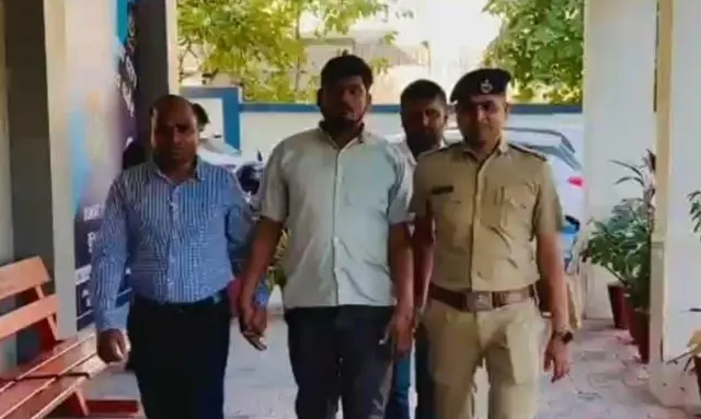 ஒரு கொலைக் குற்றவாளி எப்போது பரோல் பெற முடியும் என்பது குறித்து வழக்கறிஞர் ஆசிஷ் சுக்லா குறிப்பிட்டார்.
