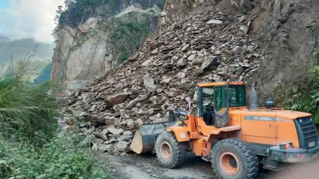 सडक हटाउने प्रयास