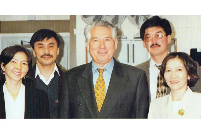 "Чыңгыз Айтматовдун маектерин жазып калууда, анын дүйнөдөгү ордун көрсөтүүдө Би-Би-Синин өзгөчө эмгеги бар".