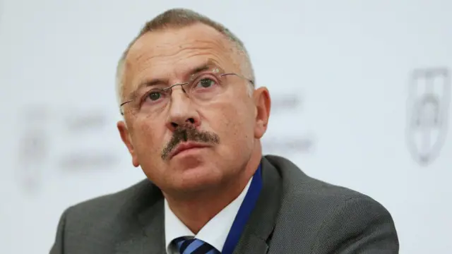 Портрет Сергія Головатого у діловому костюмі 