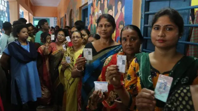 भारत में चुनावों में बड़ा ख़र्च राजनीतिक दलों का होता है.