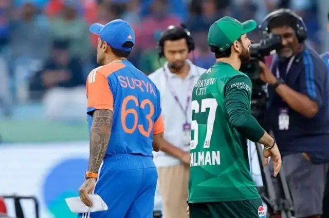 د پاکستان او هند کرېکت لوبغاړي