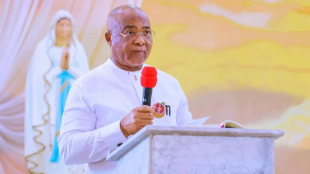 Uzodimma mara ọkwa ahu n’ụbọchị Tuzde 30 Eprel 2024 n’oge ọ na-ebunye ndị kọmịshọna a họpụtara ọhụrụ ọkwa ọrụ ha n’Owerri