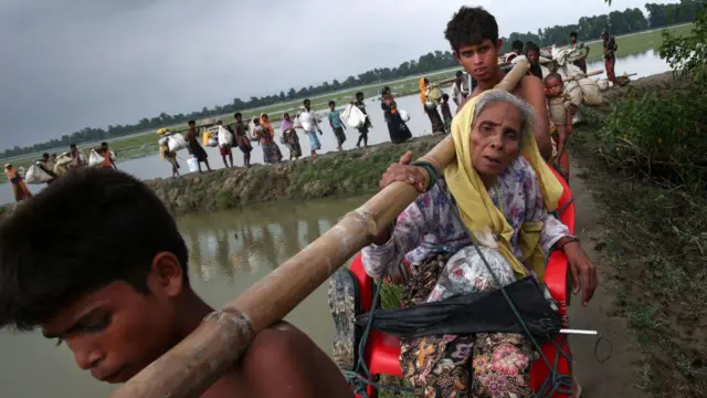 နယ်မြေရှင်းလင်းရေး စစ်ဆင်ရေးတွေ အတွင်း လူတွေ သိန်းပေါင်းများစွာ ဘင်္ဂလားဒေ့ရှ် ဘက် ထွက်ပြေးခဲ့