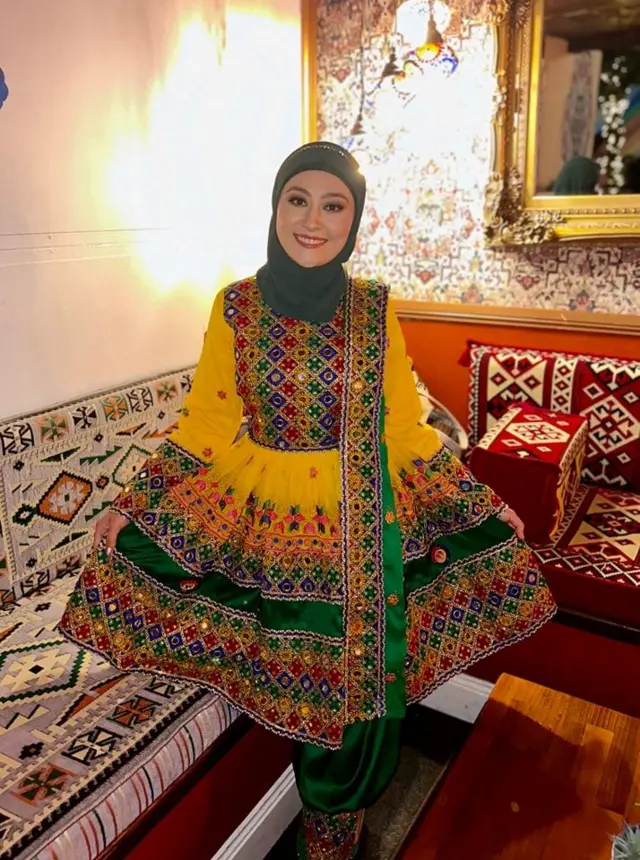 اغلې پيمان په افغاني جامو کې