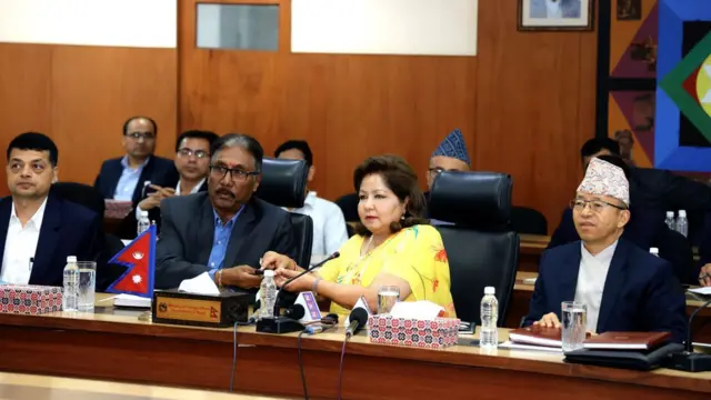 'श्रम संसार' एपको उद्घाटन गर्दै परराष्ट्रमन्त्री आरजु राणा देउवा र श्रममन्त्री शरतसिंह भण्डारी