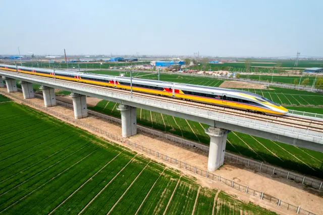 Uji coba kereta cepat untuk PT Kereta Cepat Indonesia China (KCIC). Lokasi: Huaxian, China