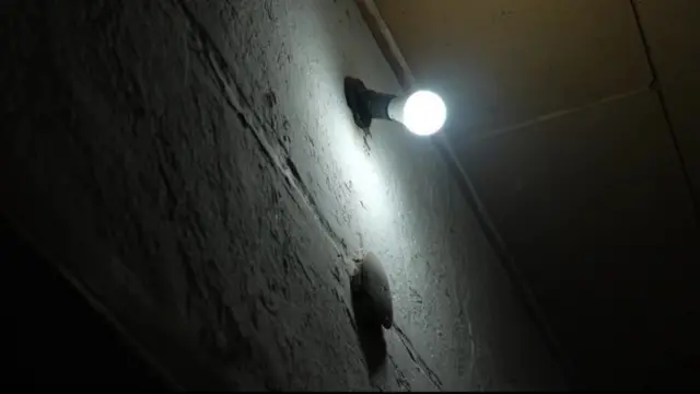 Ўзбекистондаги уйдаги лампочка