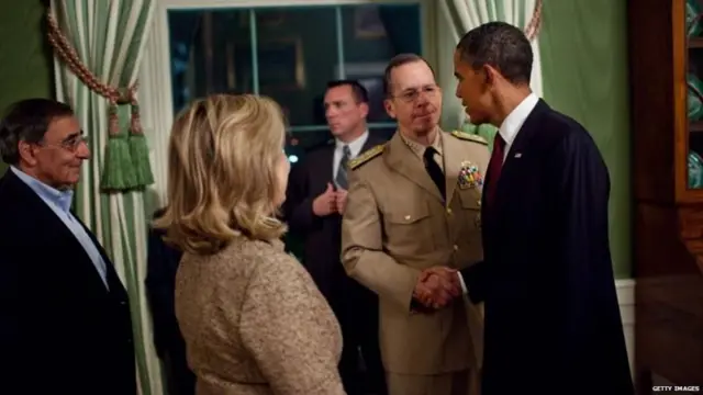 અમેરિકાના પૂર્વ રાષ્ટ્રપતિ બરાક ઓબામા અને હિલરી ક્લિન્ટન