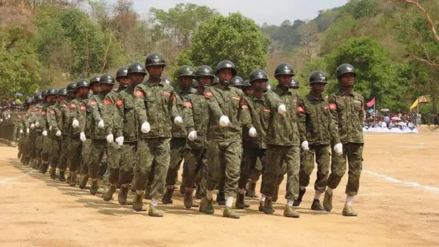 AA တပ်ဖွဲ့ဝင်တွေ စစ်ရေးလေ့ကျင့်နေ