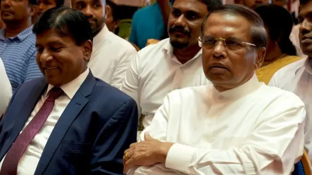 දුමින්ද දිසානායක පවසන්නේ, නඩු විශාල සංඛ්යාවකට මුහුණ දී සිටින මෛත්රීපාල සිරිසේන, එම "නඩුවලින් බේරීමට අධිකරණ අමාත්ය විජයදාස රාජපක්ෂ මහතාට පක්ෂය විකුණා දැමුවා දැයි ඇති වූ සැකය මේ වන විට තහවුරු වී ඇති," බව ය.