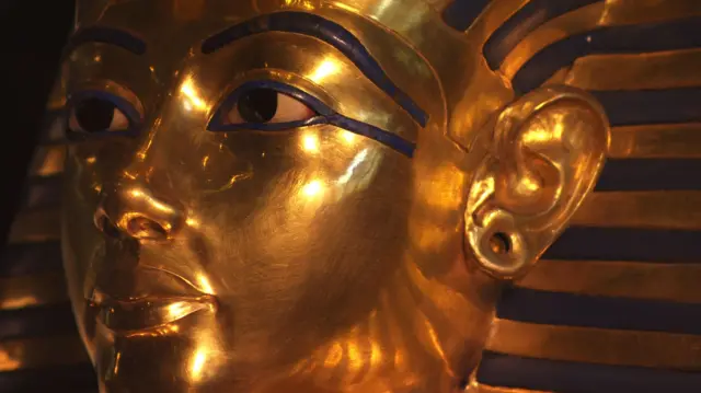ਪ੍ਰਾਚੀਨ ਮਿਸਰ ਦੇ ਤੂਤਨਖਾਮਨ ਦੇ ਸੋਨੇ ਦੇ ਮਖੌਟਾ